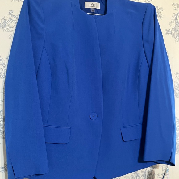 Le Suit, New, Two-Piece Pantsuit - Picture 14 of 14